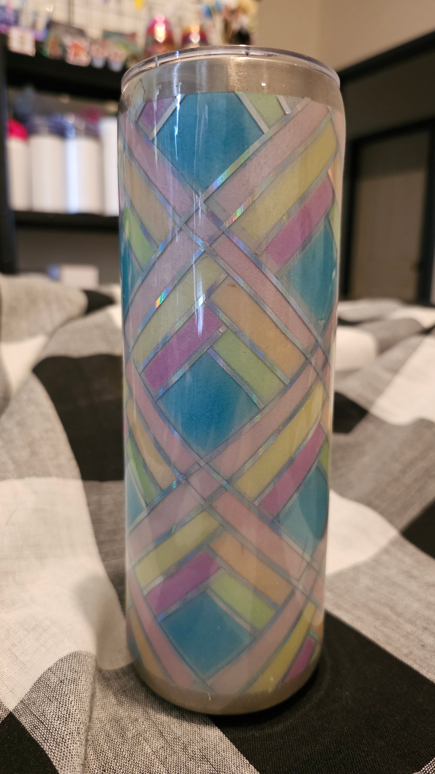 Diamond patterned tumbler